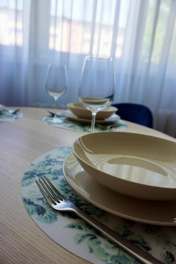 Apartament Mały Kwadrat Tychy Zewnętrze zdjęcie